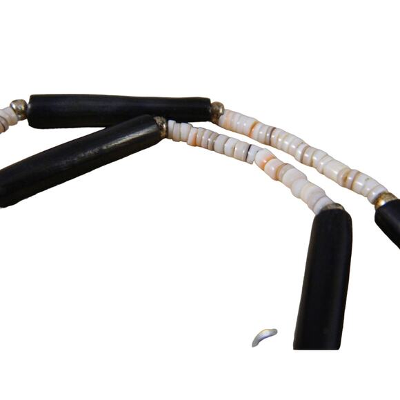 Vintage Coral Shell Necklace, 1990s Necklace, Silver Coral Chip Choker Necklace - Picture 5 of 5